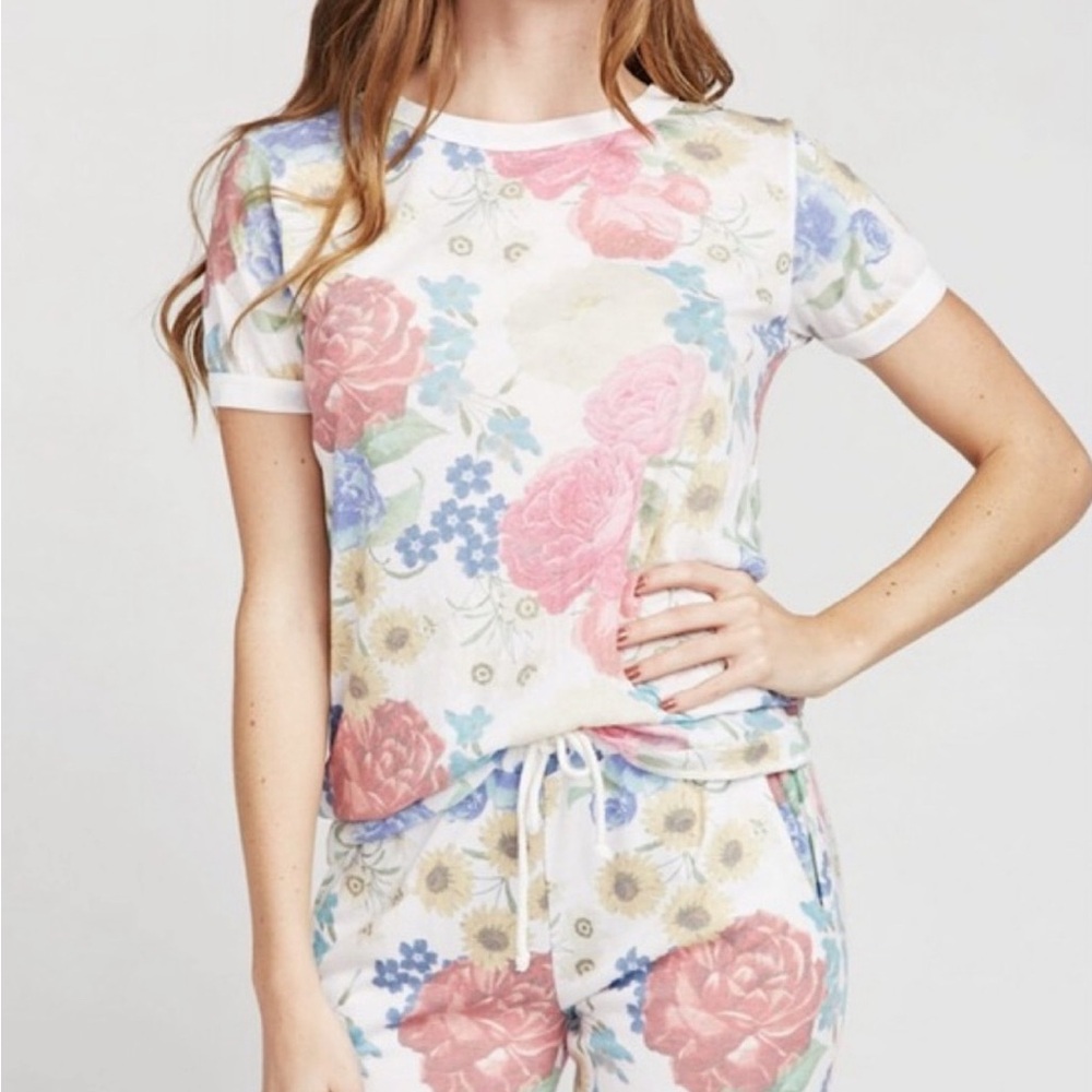 WILDFOX COUTURE Summer Bouquet Ringer Tee
Size SMALL. Like new.